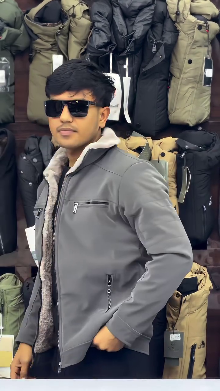 Stylish Olive Green Winter Jacket with Fur Lining - Image 2