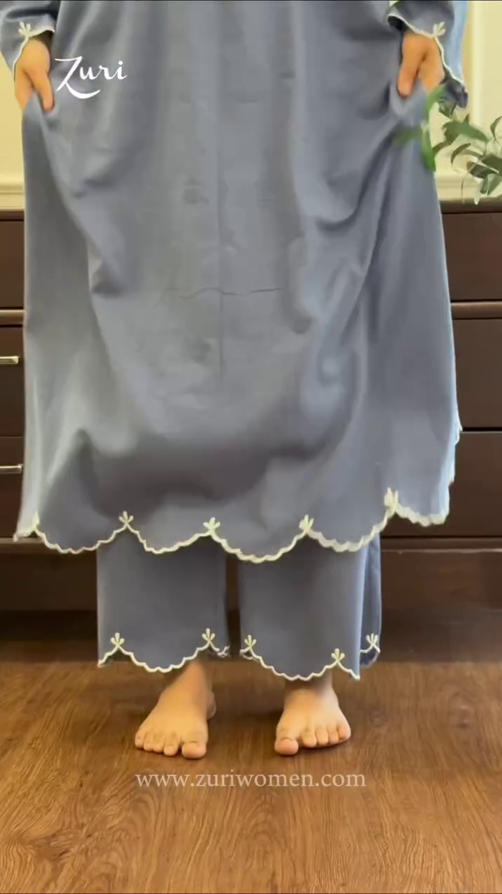 Graceful Lavender Kurta with Delicate Lace Accents - Image 9