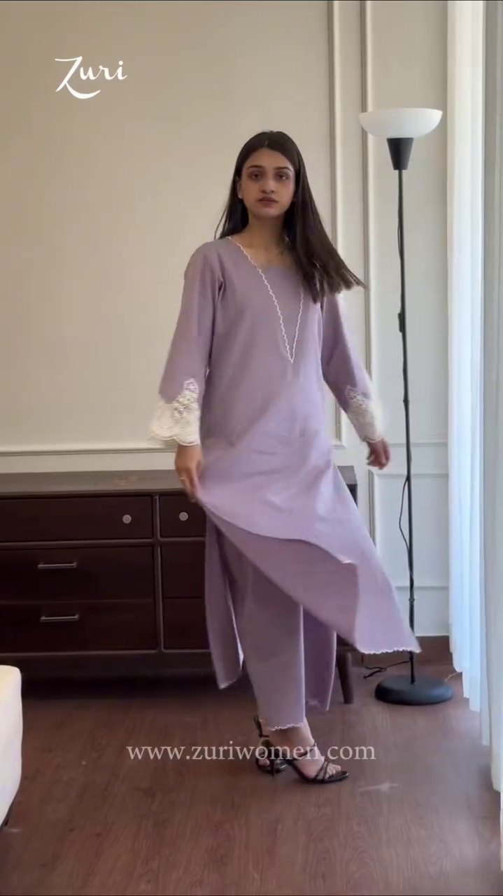 Graceful Lavender Kurta with Delicate Lace Accents - Image 5