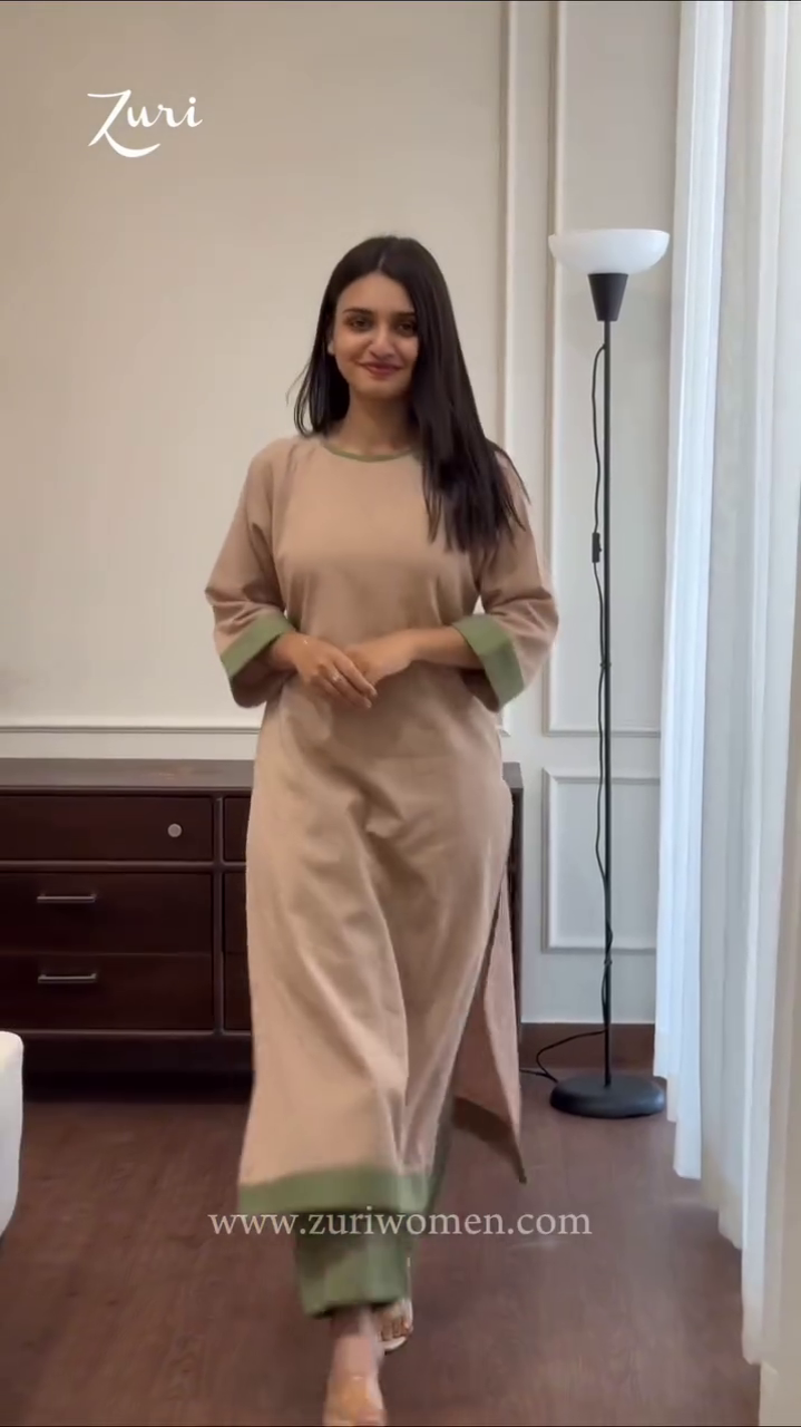 Graceful Lavender Kurta with Delicate Lace Accents - Image 3