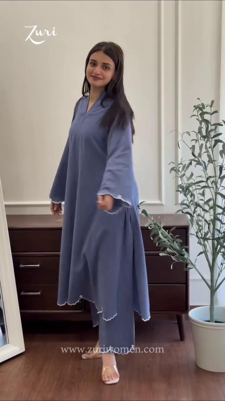 Graceful Lavender Kurta with Delicate Lace Accents - Image 2