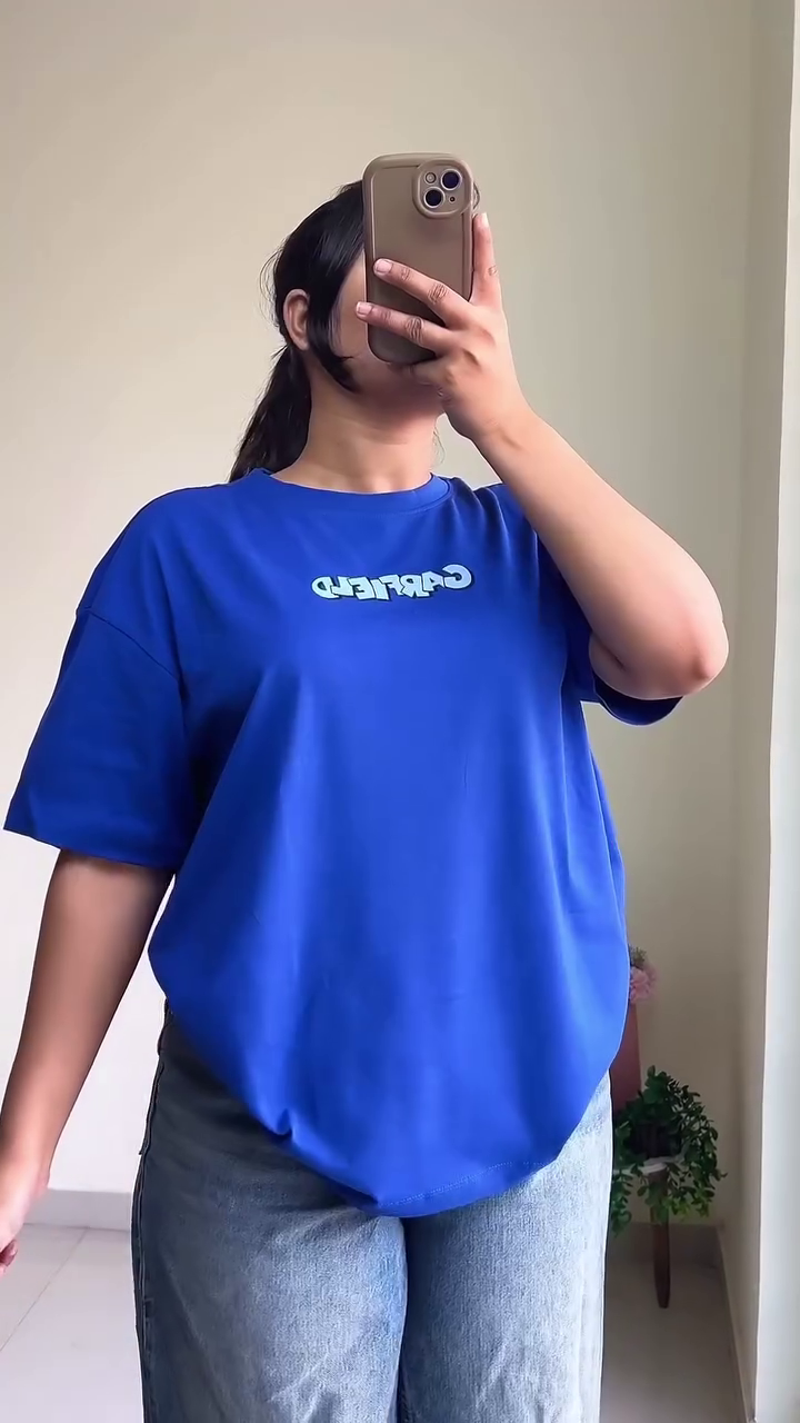 Oversized Graphic T-Shirt with Artistic Headphone Illustration - Image 5