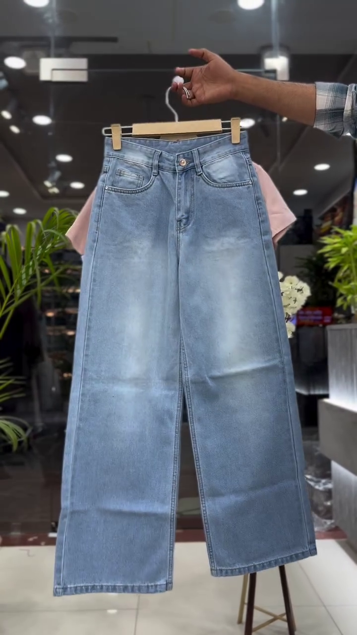 Stylish White Crop Top & Wide Leg Jeans Set - Image 4