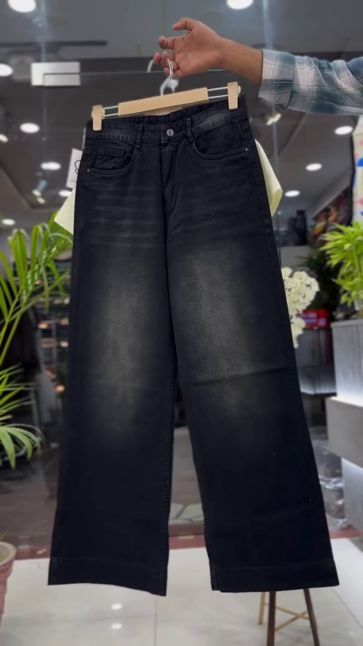 Stylish White Crop Top & Wide Leg Jeans Set - Image 7